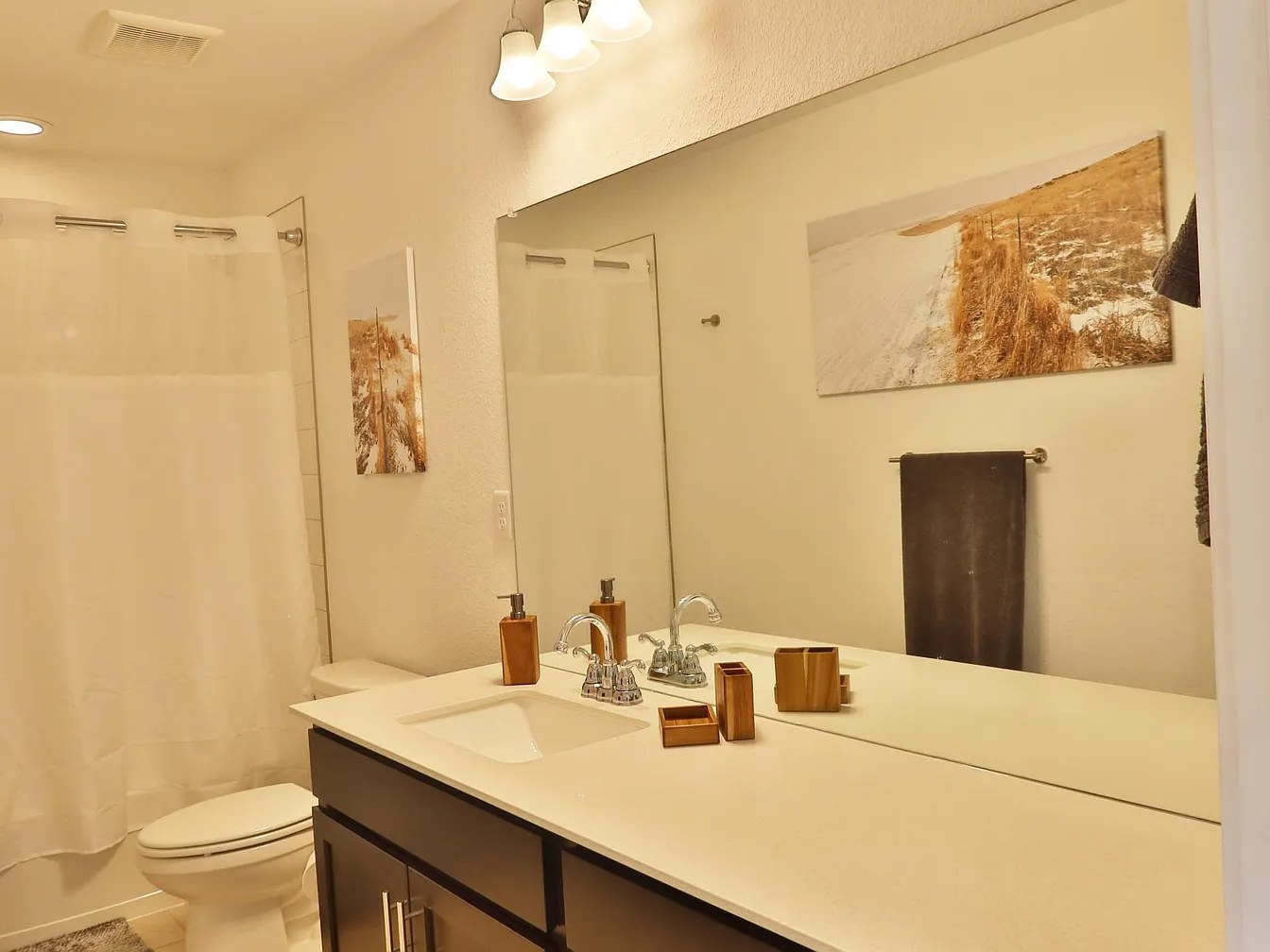 Upstairs full bath